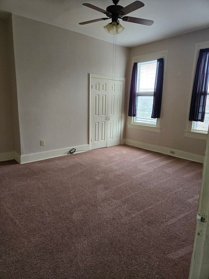 27 Pine St #B - Photo 4 of 14