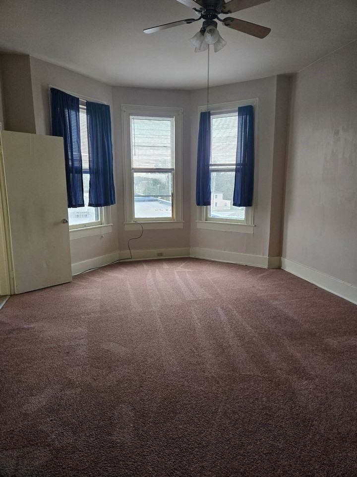 27 Pine St #B - Photo 6 of 14