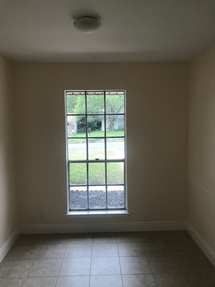 5643 Sir Gareth Dr - Photo 2 of 14