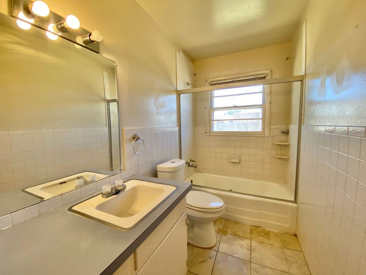 2818 60th St - Photo 7 of 11