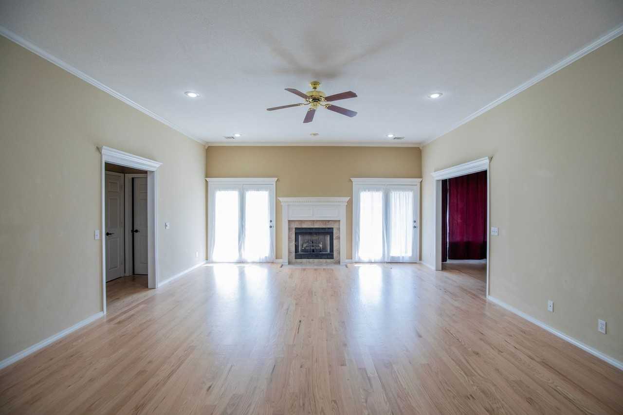 115 Nw Orchard Way - Photo 3 of 29
