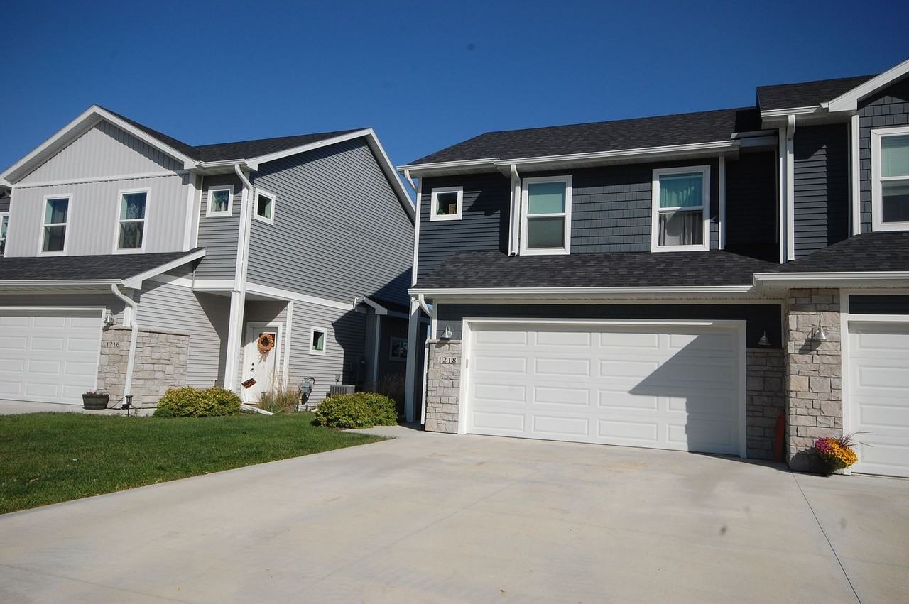 1218 S Linn St - Photo 2 of 23