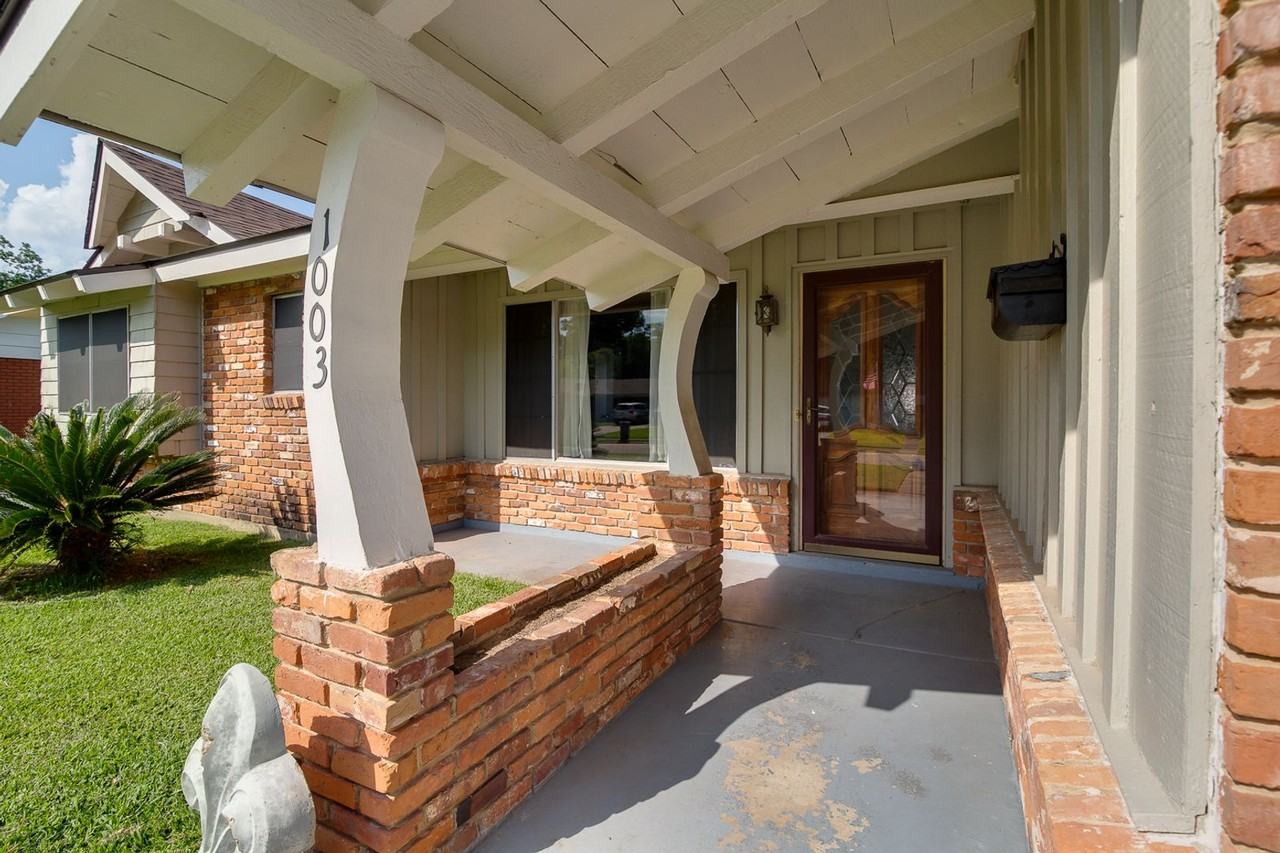 1003 Hansel Dr - Photo 3 of 13