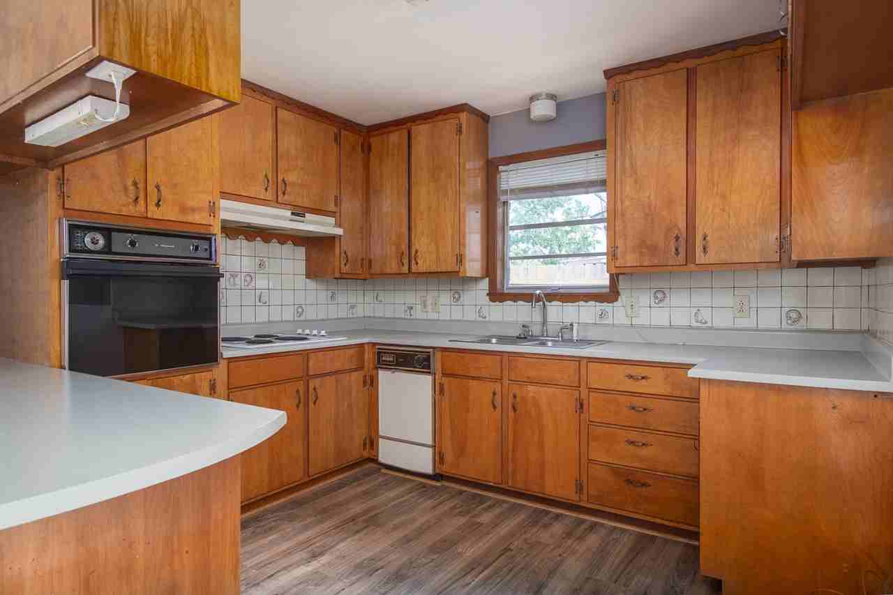 1003 Hansel Dr - Photo 4 of 13