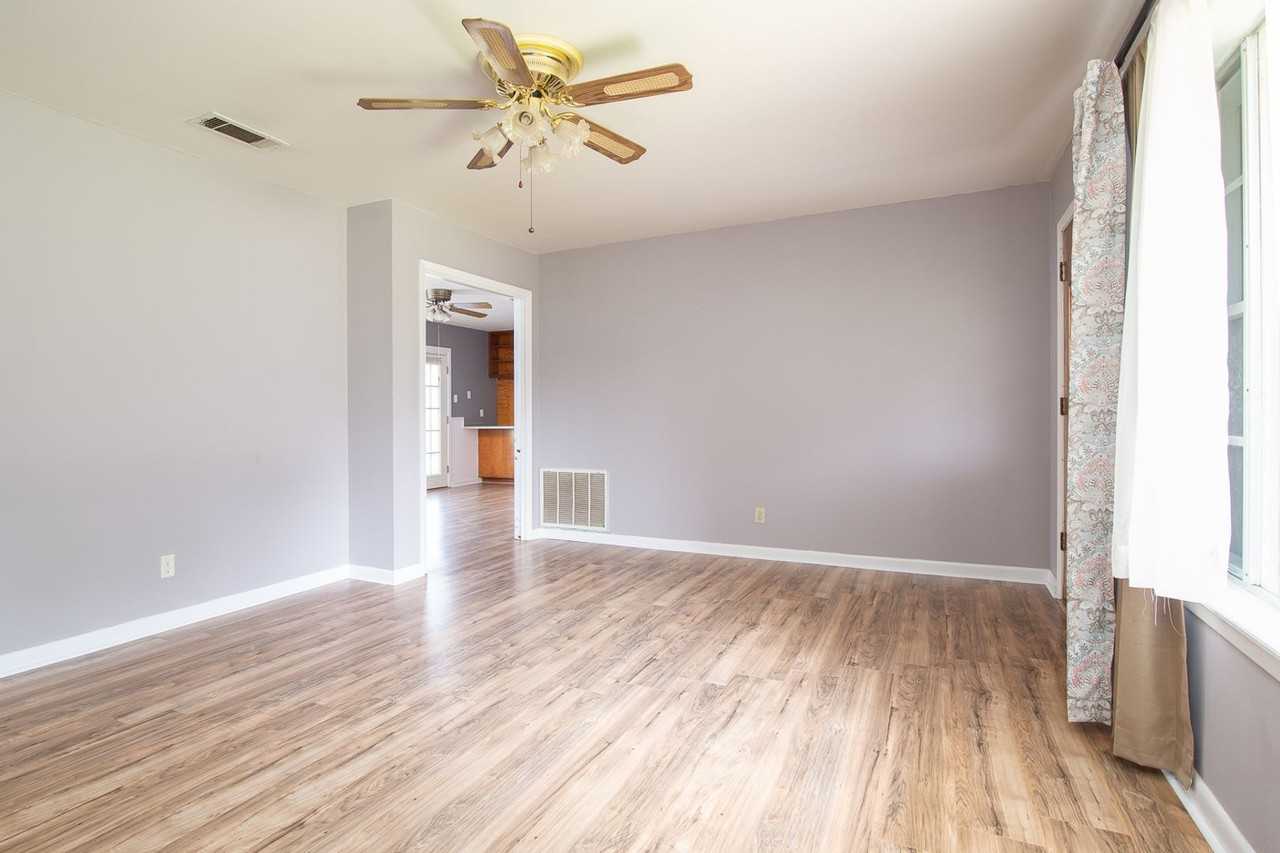 1003 Hansel Dr - Photo 7 of 13