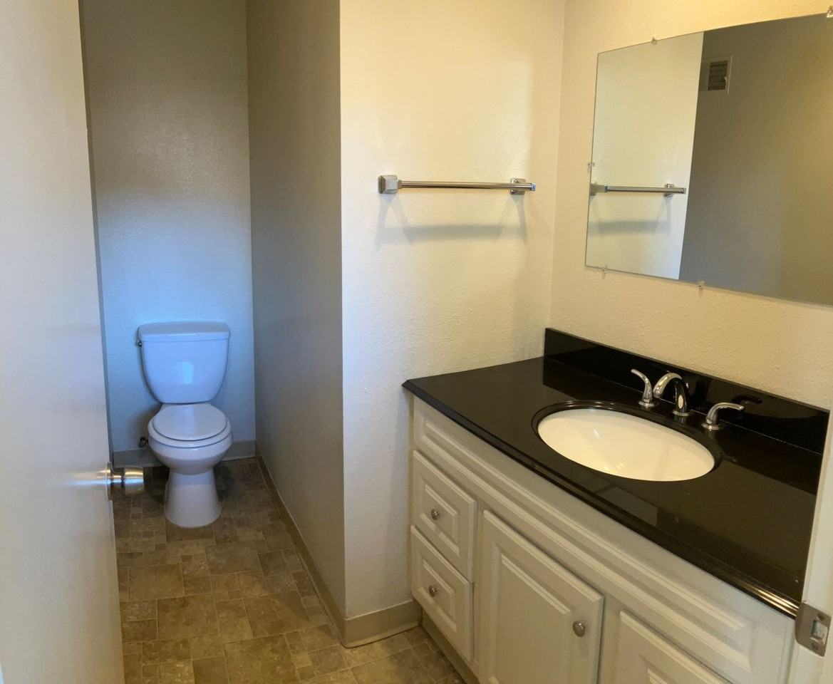 1244 W Roseburg Ave #D - Photo 5 of 18