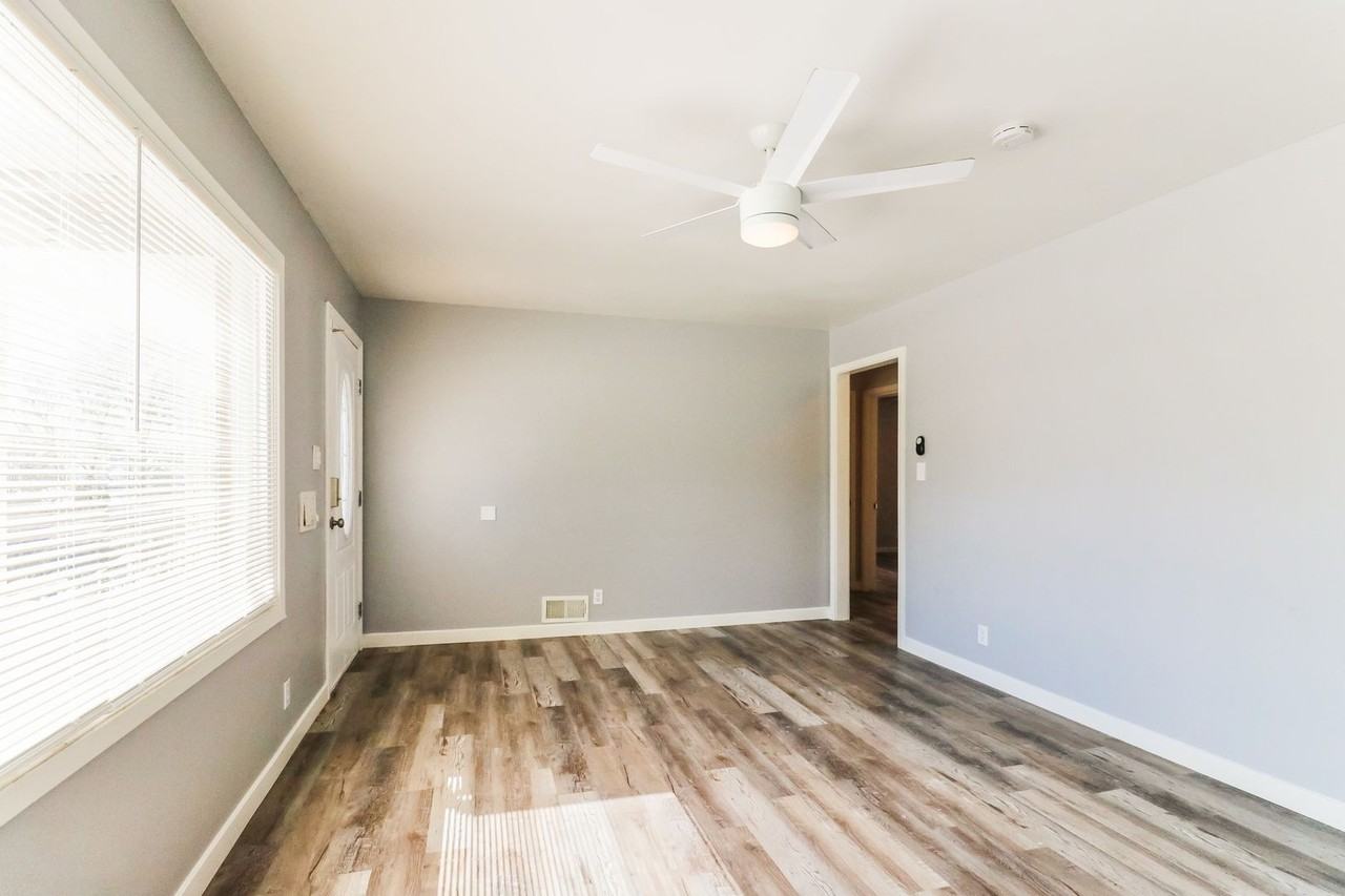 1310 7th St - Photo 5 of 19