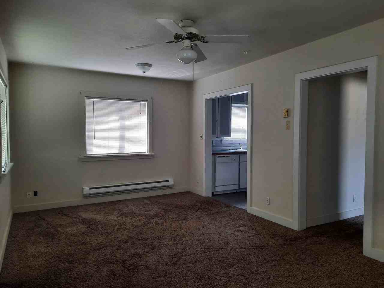 109 S Douglas St - Photo 2 of 10