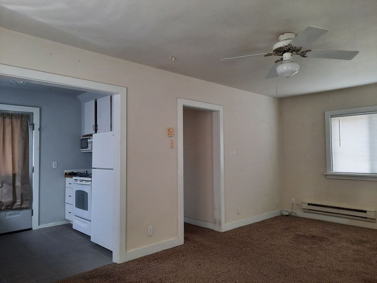 109 S Douglas St - Photo 3 of 10