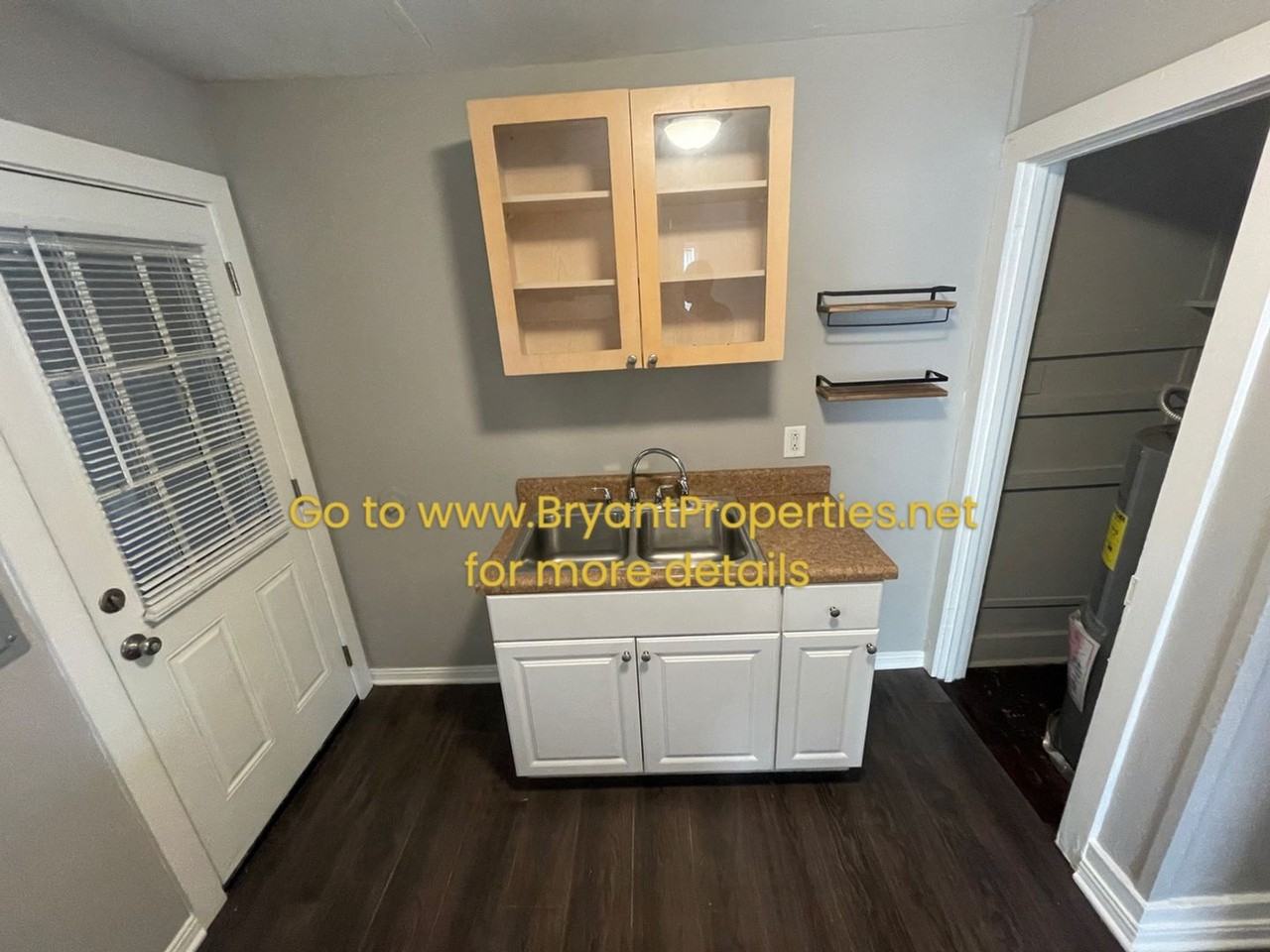 912 Bryan St - Photo 6 of 18