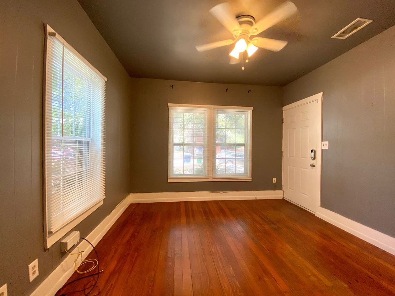 405 E 30th St - Photo 3 of 18