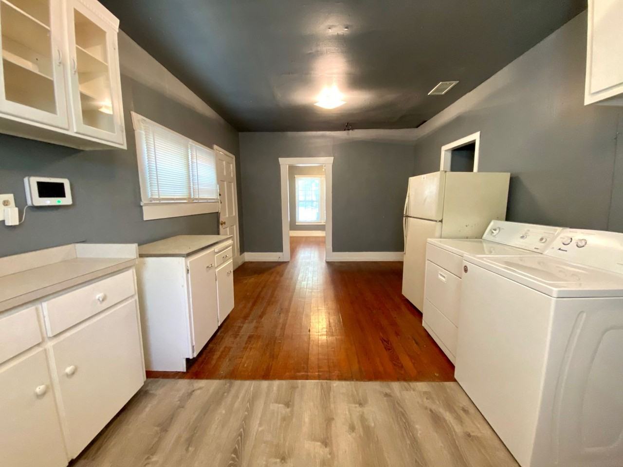 405 E 30th St - Photo 4 of 18