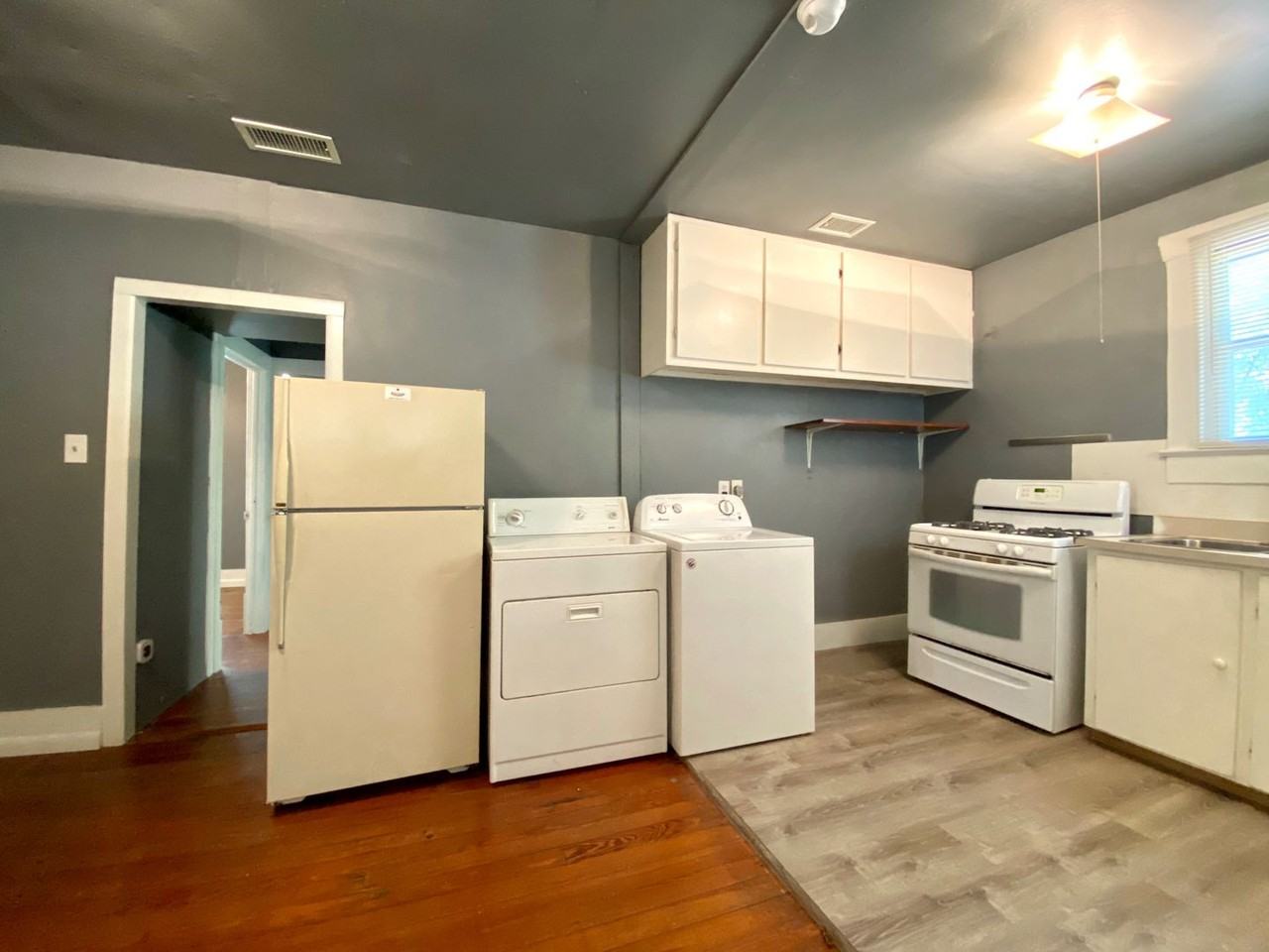 405 E 30th St - Photo 6 of 18