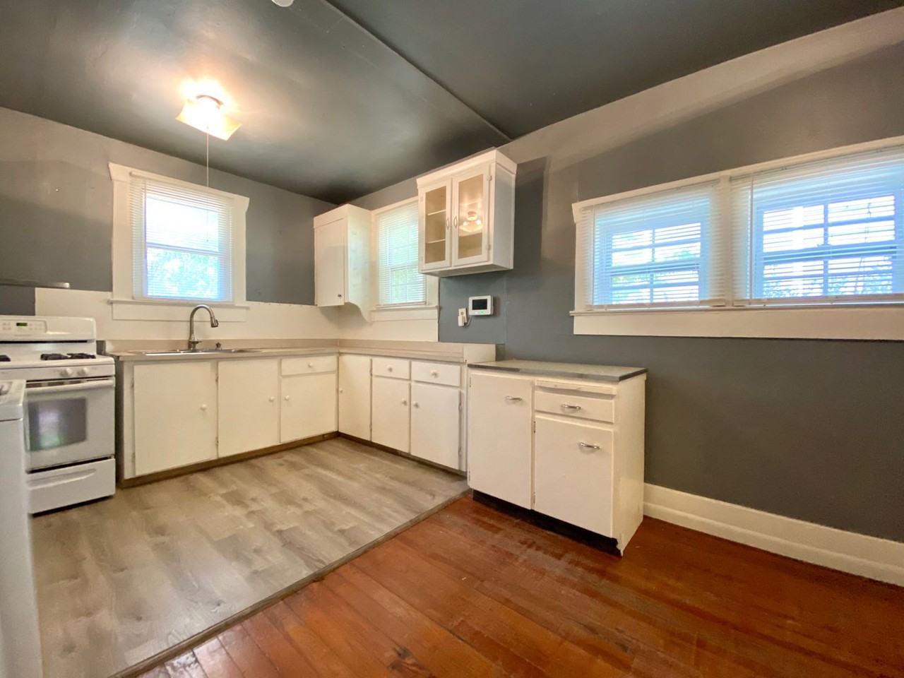 405 E 30th St - Photo 7 of 18