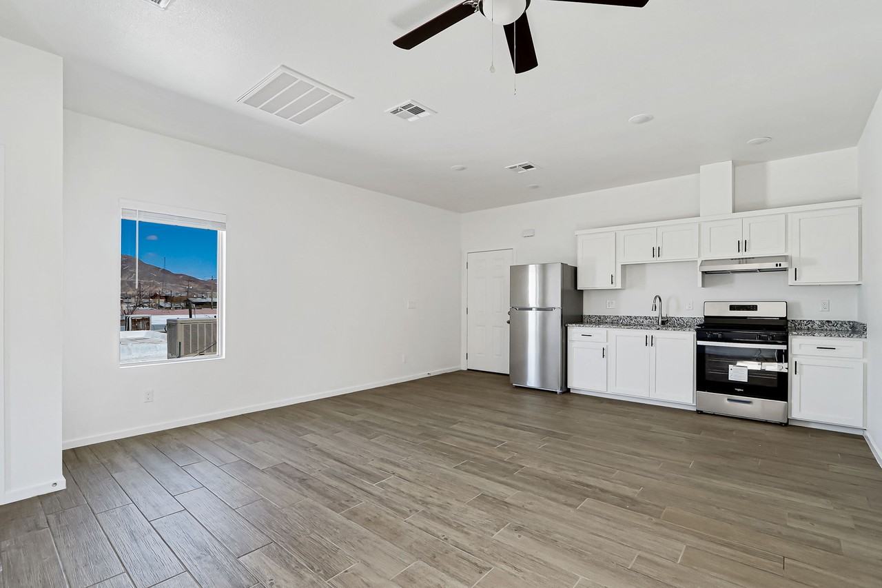 916 Saint Vrain Street Unit C - Photo 3 of 11