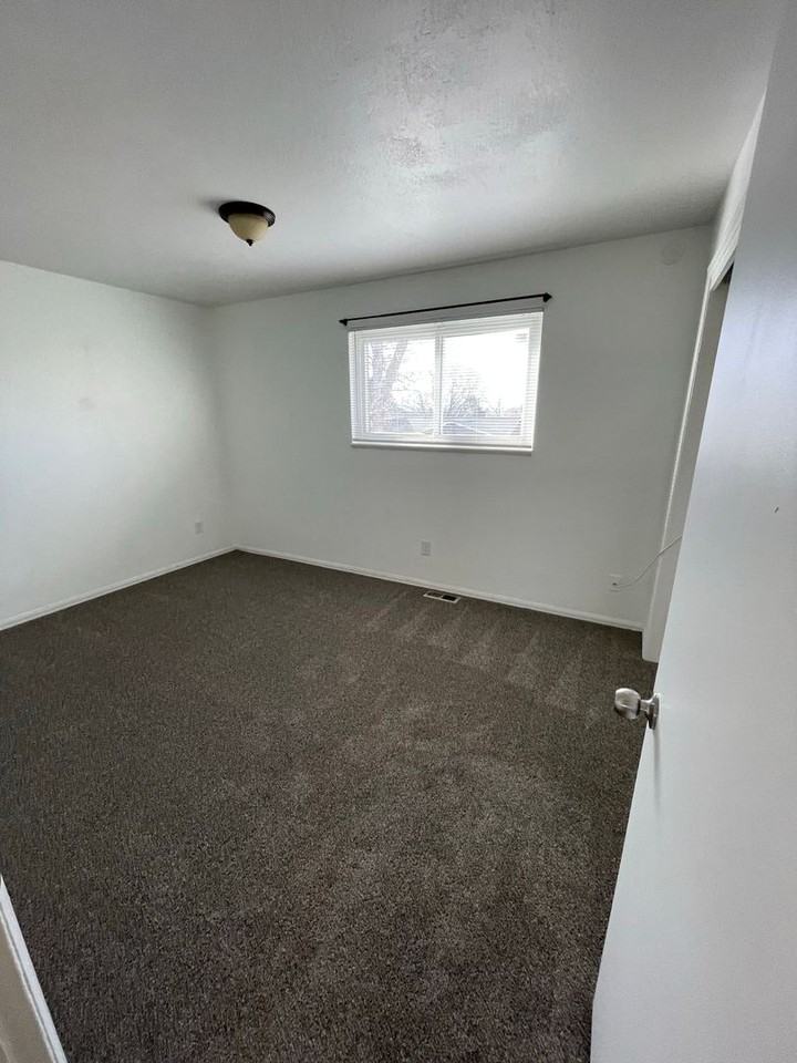 1125 W 96th Ave - Photo 7 of 13