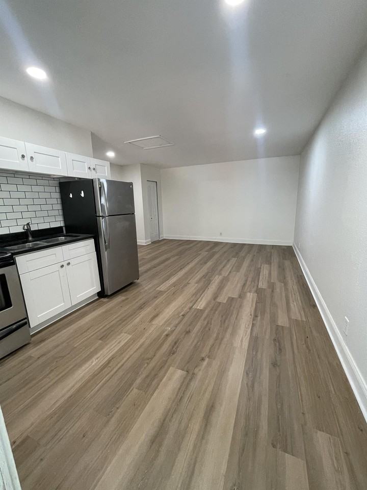 1311 East Caracas Street - Photo 5 of 27