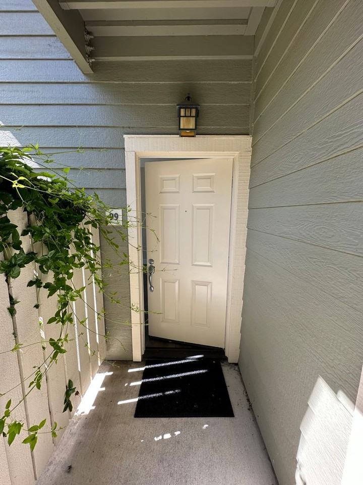 99 Shoreline Ct - Photo 2 of 30