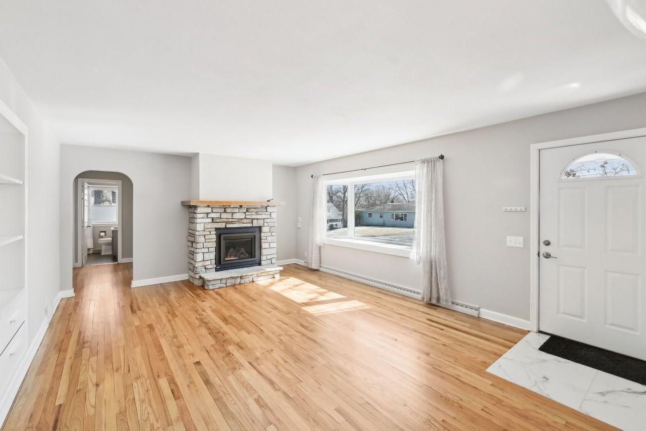 5213 Mesa Rd - Photo 3 of 36