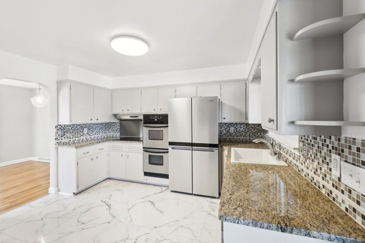 5213 Mesa Rd - Photo 6 of 36