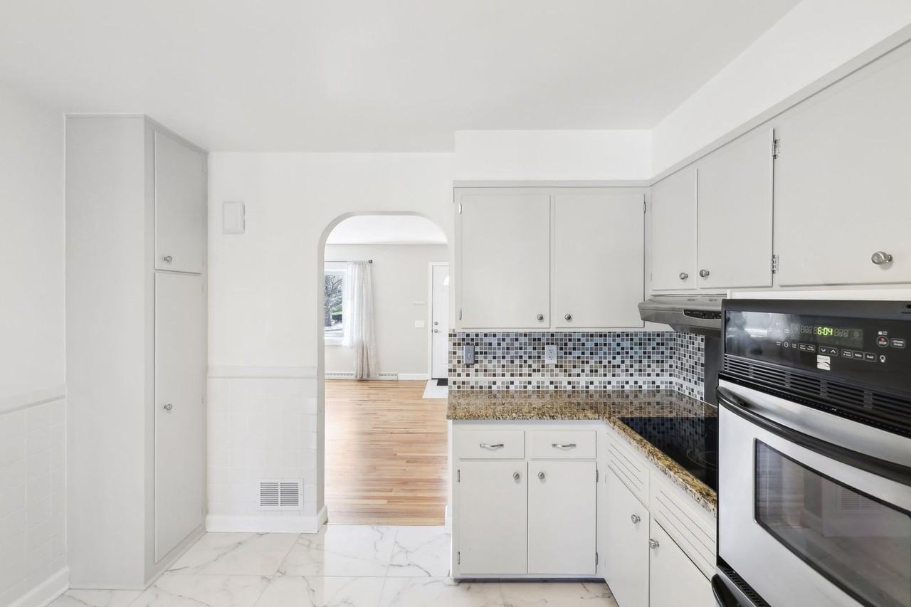 5213 Mesa Rd - Photo 7 of 36