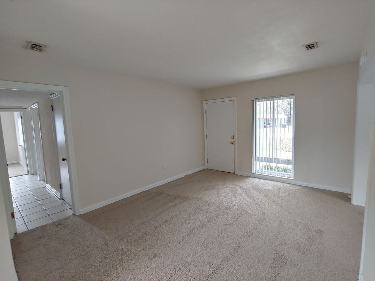 404 Clairmont Dr - Photo 3 of 18