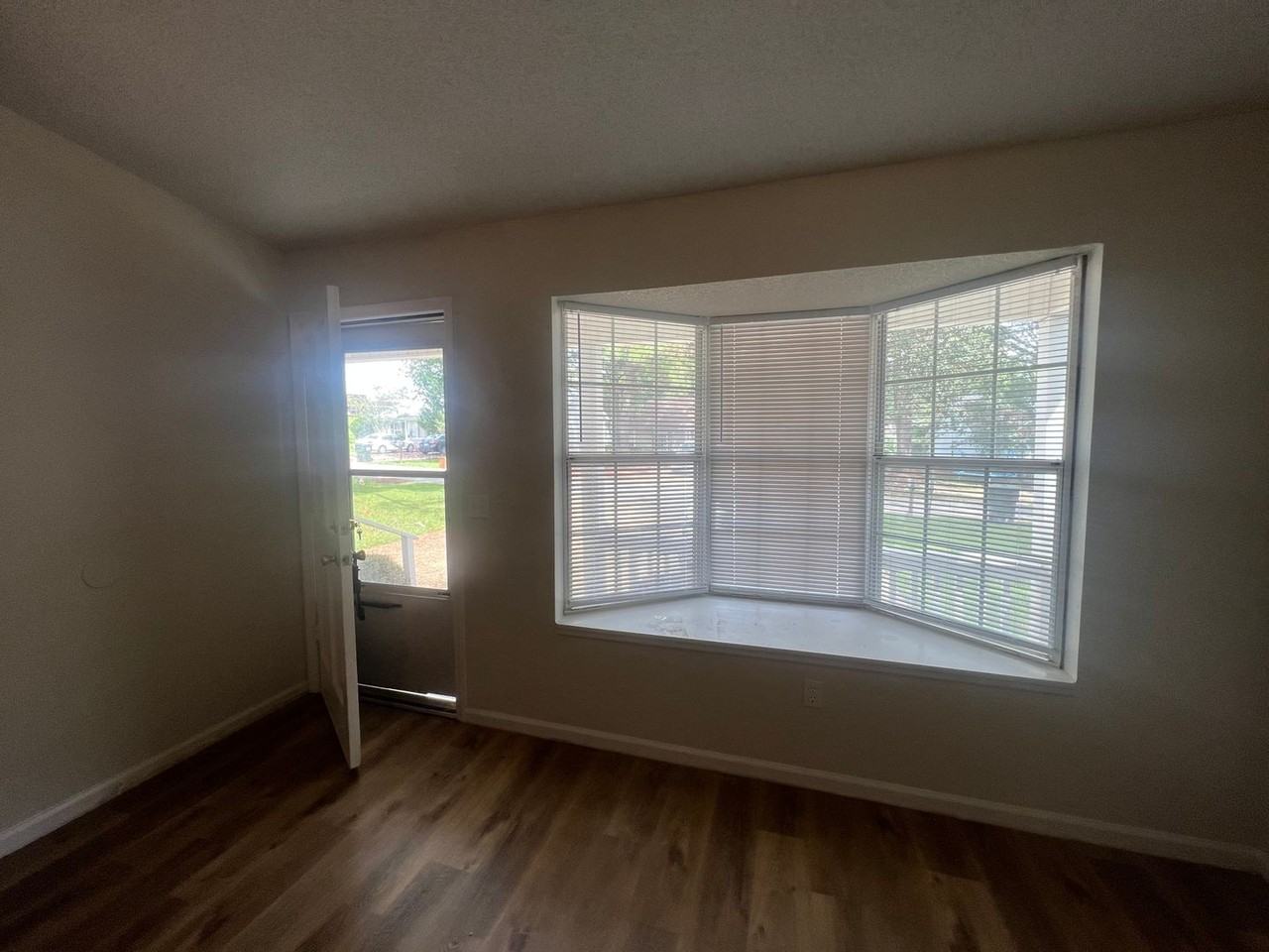 473 Pebblebrook Dr - Photo 2 of 16