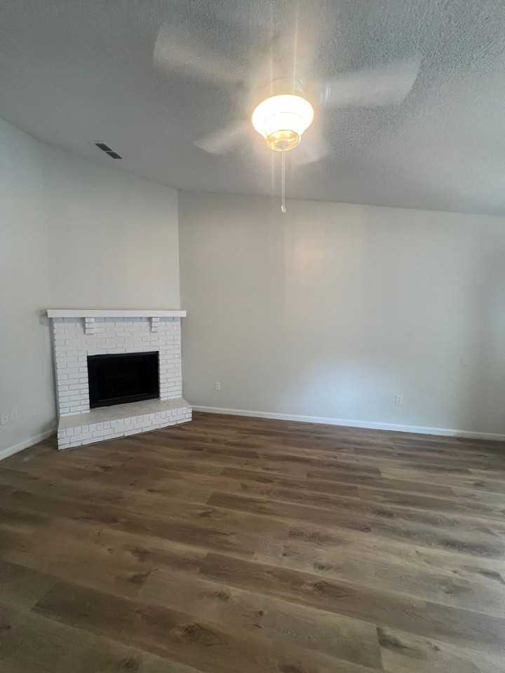 473 Pebblebrook Dr - Photo 3 of 16