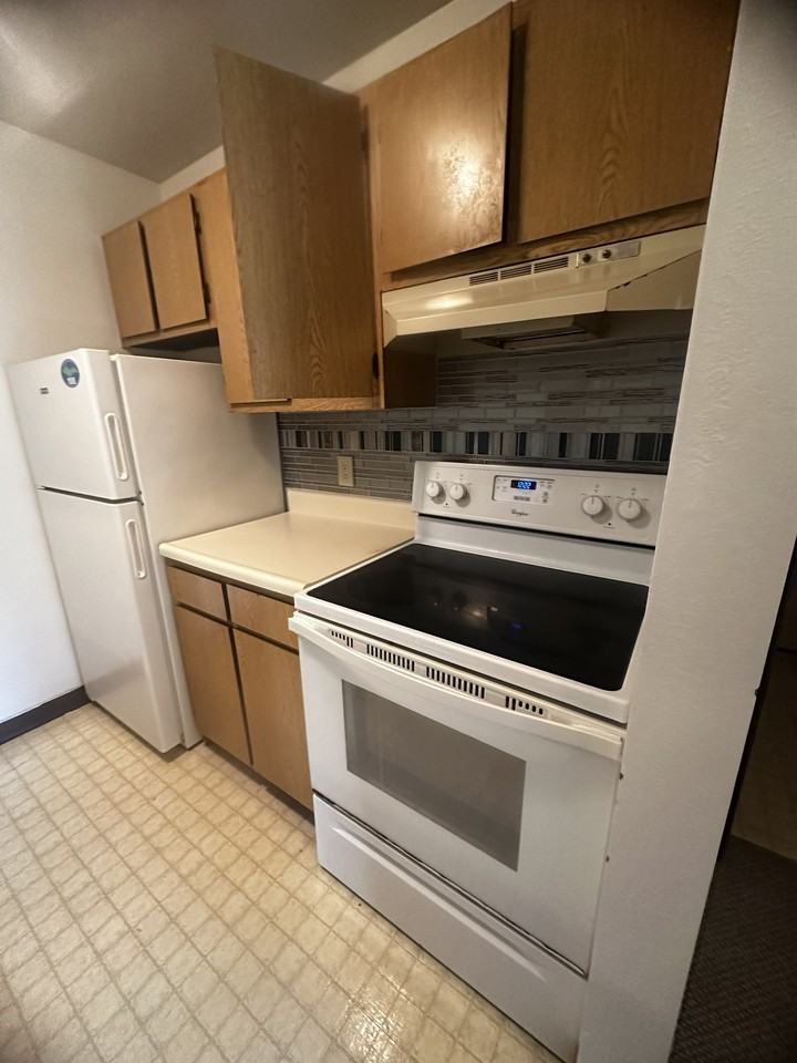 Clay Street 404 South - Photo 2 of 19