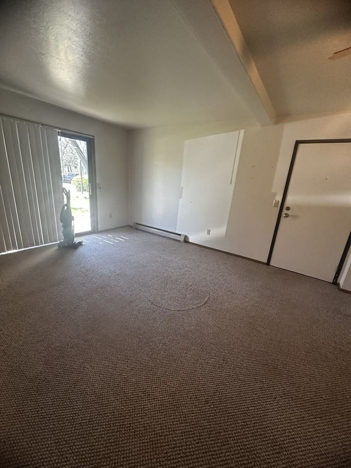 Clay Street 404 South - Photo 5 of 19