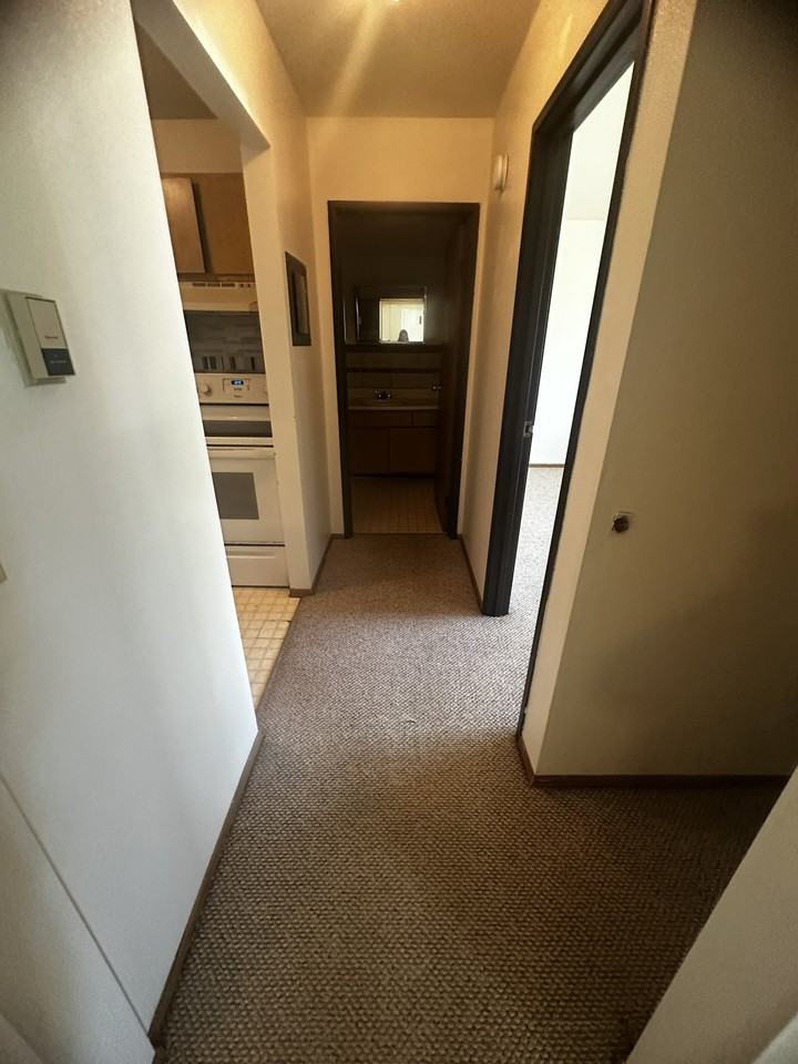 Clay Street 404 South - Photo 6 of 19