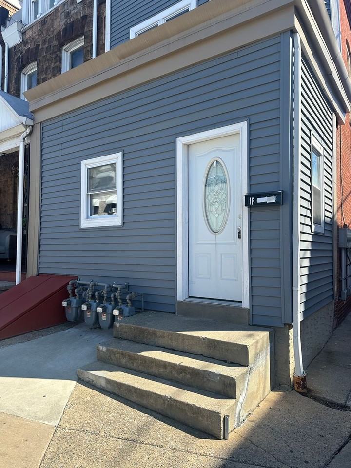 431 S 15th St - Photo 3 of 14