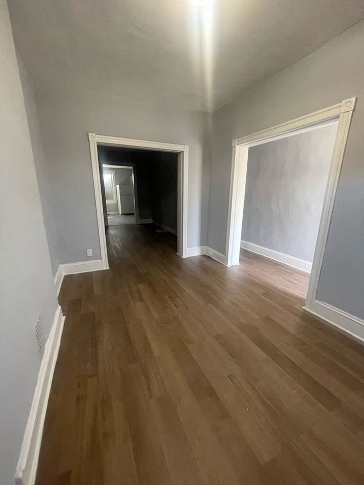 2403 W Lombard St - Photo 2 of 14