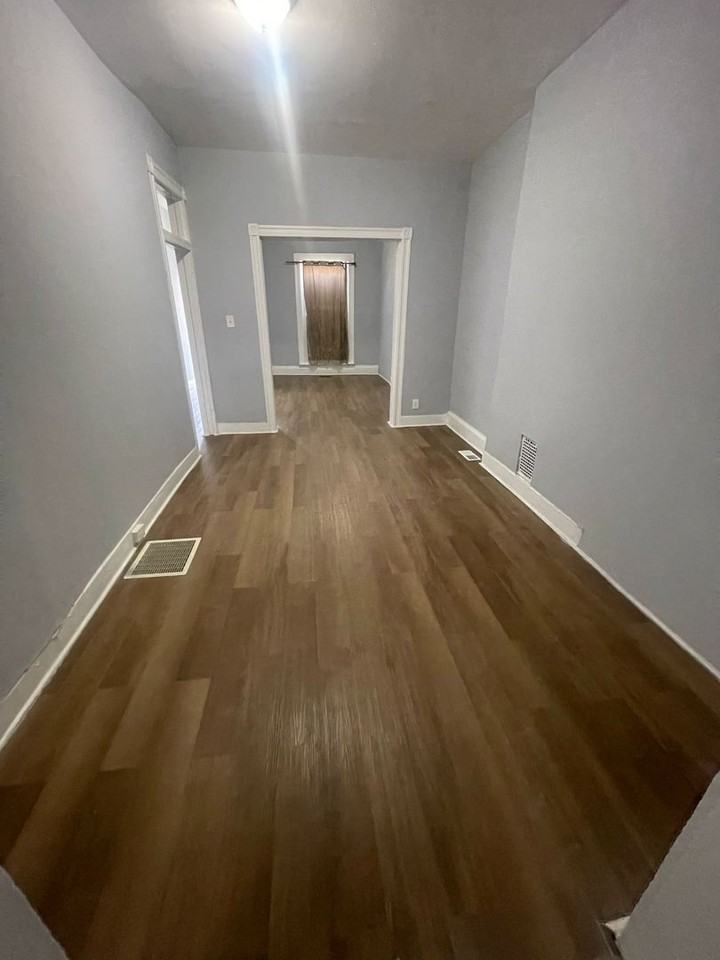 2403 W Lombard St - Photo 3 of 14