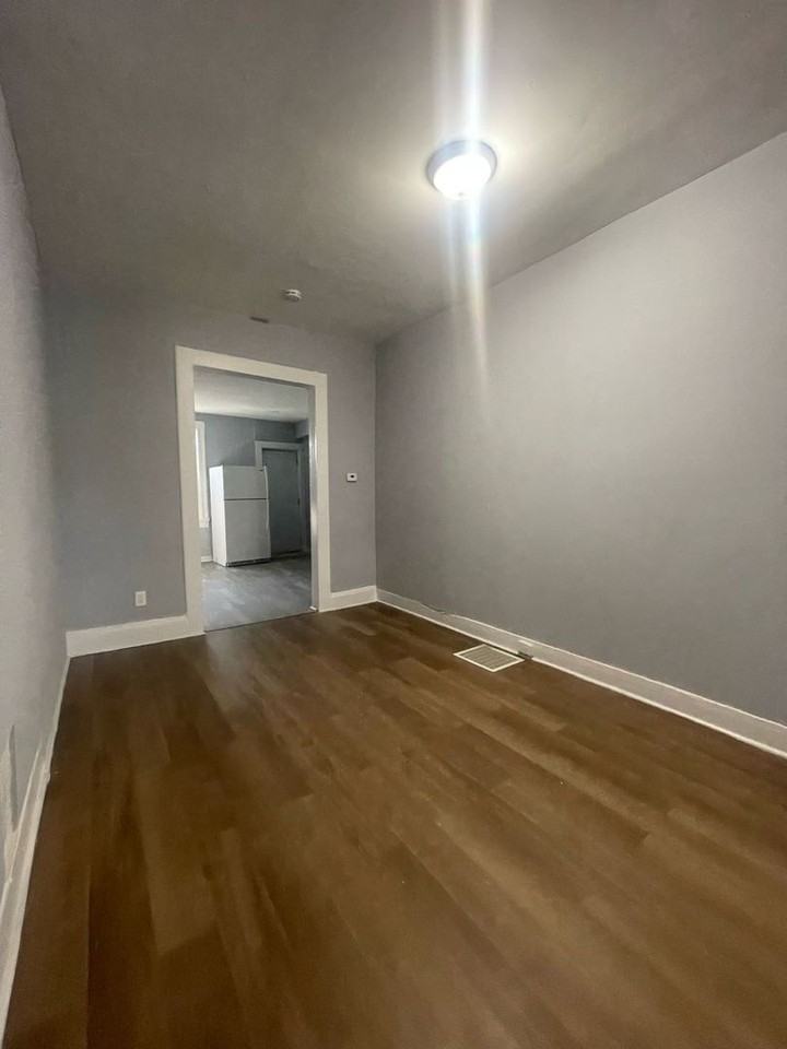 2403 W Lombard St - Photo 4 of 14