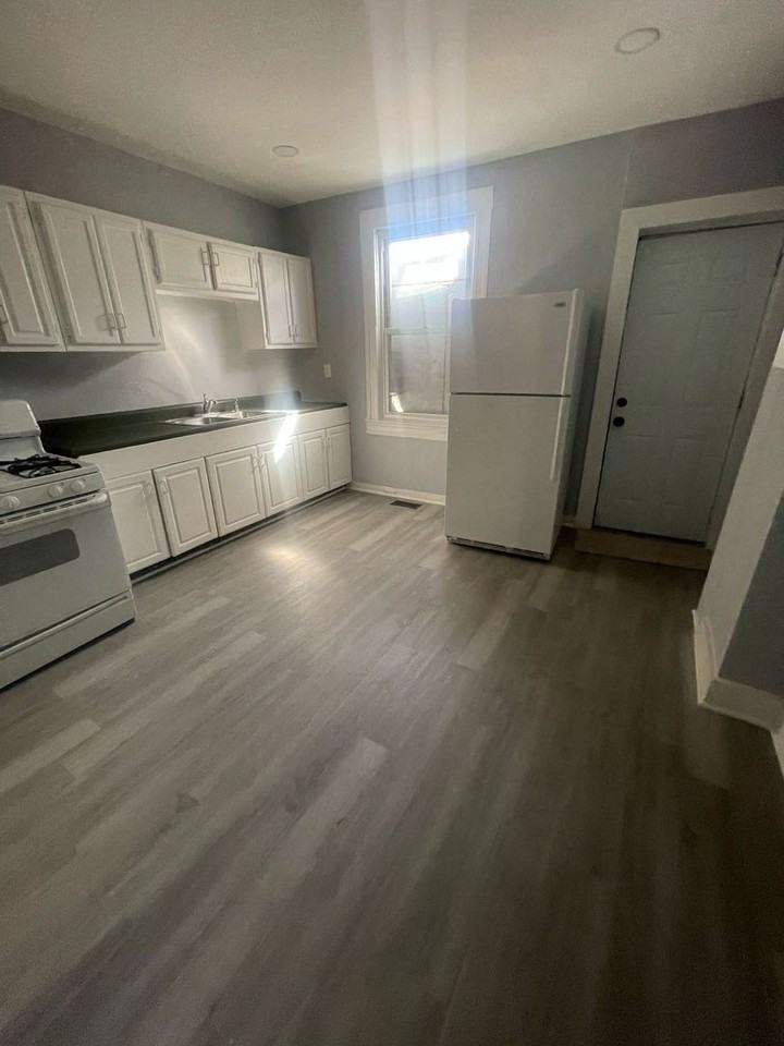 2403 W Lombard St - Photo 5 of 14