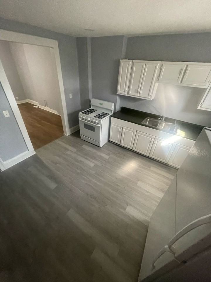 2403 W Lombard St - Photo 6 of 14