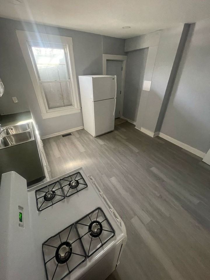 2403 W Lombard St - Photo 7 of 14