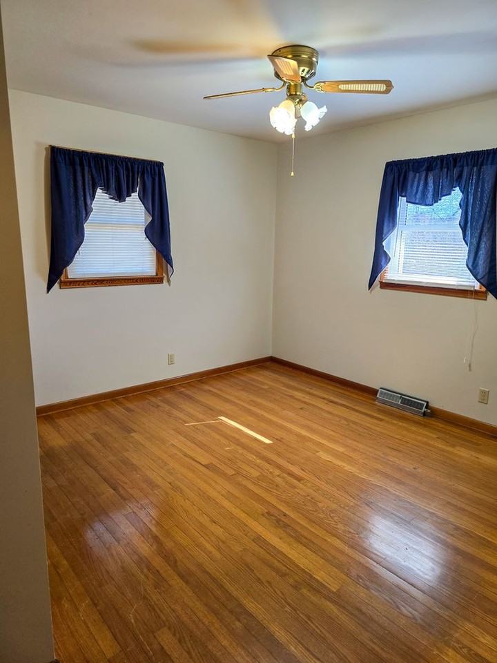 1605 Grand Ave - Photo 6 of 17