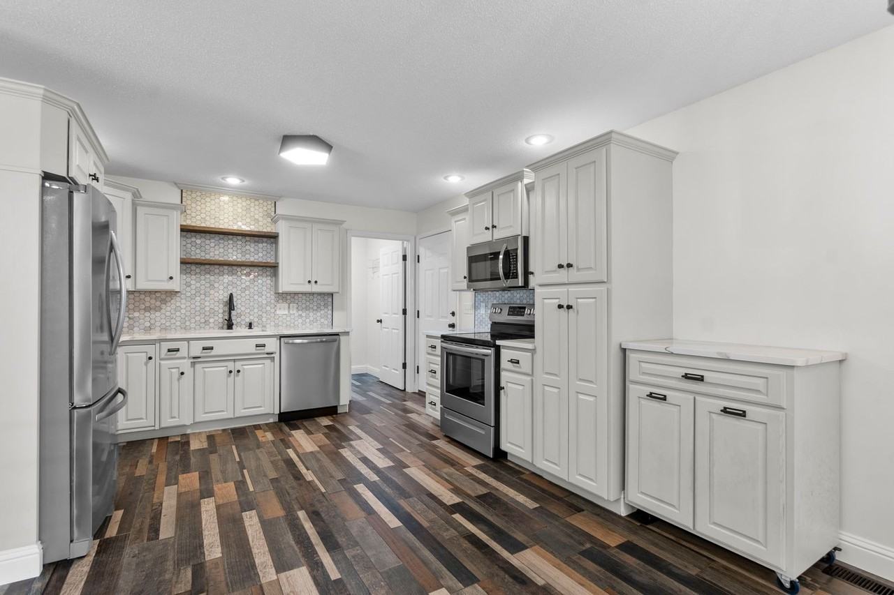 1928 Garrett Dr - Photo 4 of 25