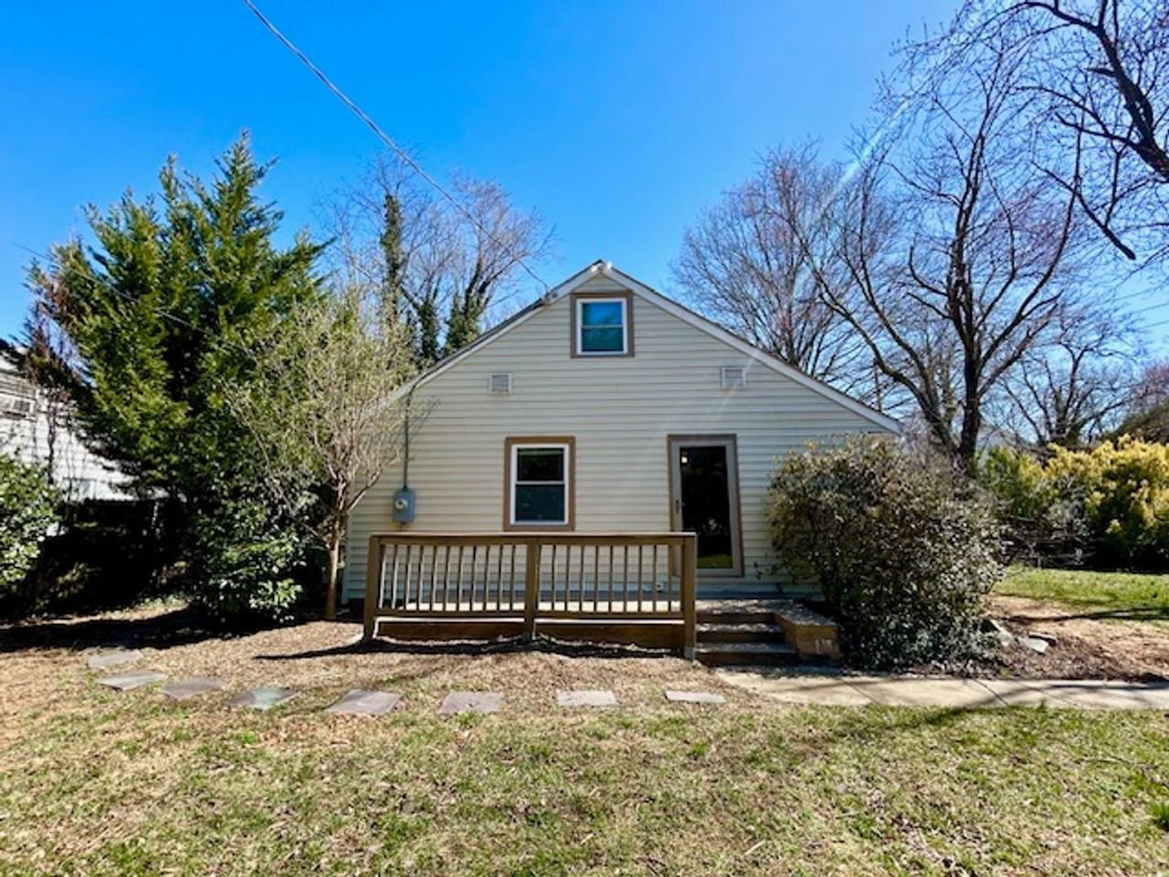 2127 Pimmit Dr - Photo 2 of 28