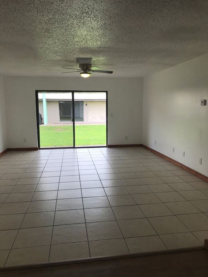 The Oaks at Naples - Photo 5 of 9