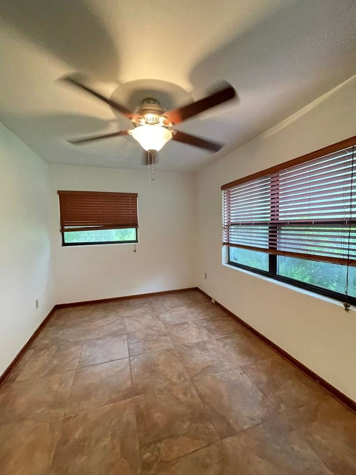 1410 Nw 55th Ter - Photo 7 of 12