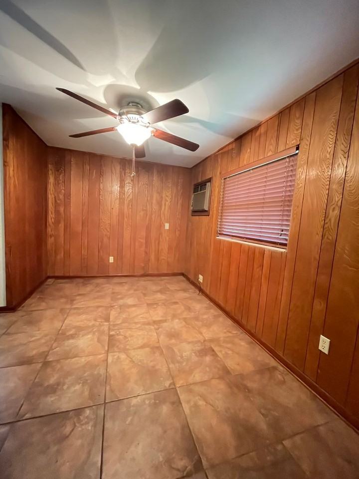 1410 Nw 55th Ter - Photo 2 of 12