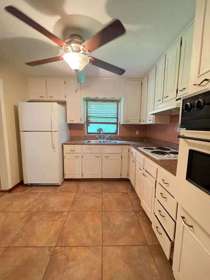 1410 Nw 55th Ter - Photo 5 of 12