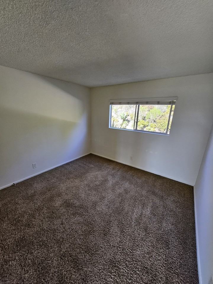 2161 Lillie Avenue - Photo 4 of 9