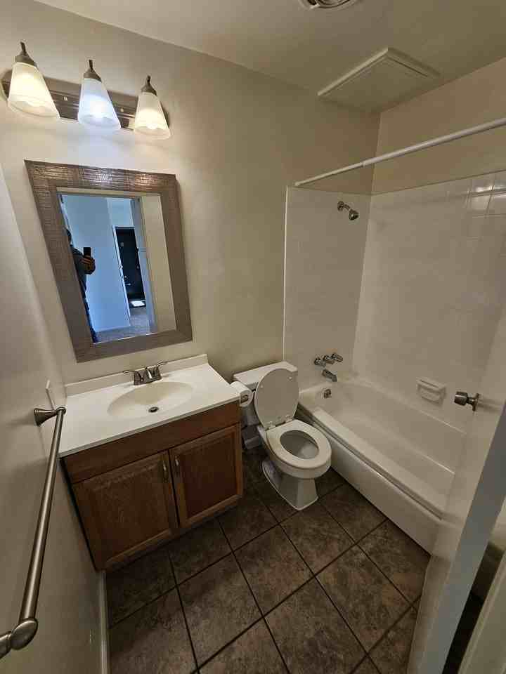 2161 Lillie Avenue - Photo 6 of 9