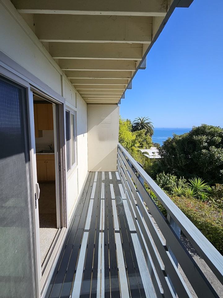 2161 Lillie Avenue - Photo 7 of 9