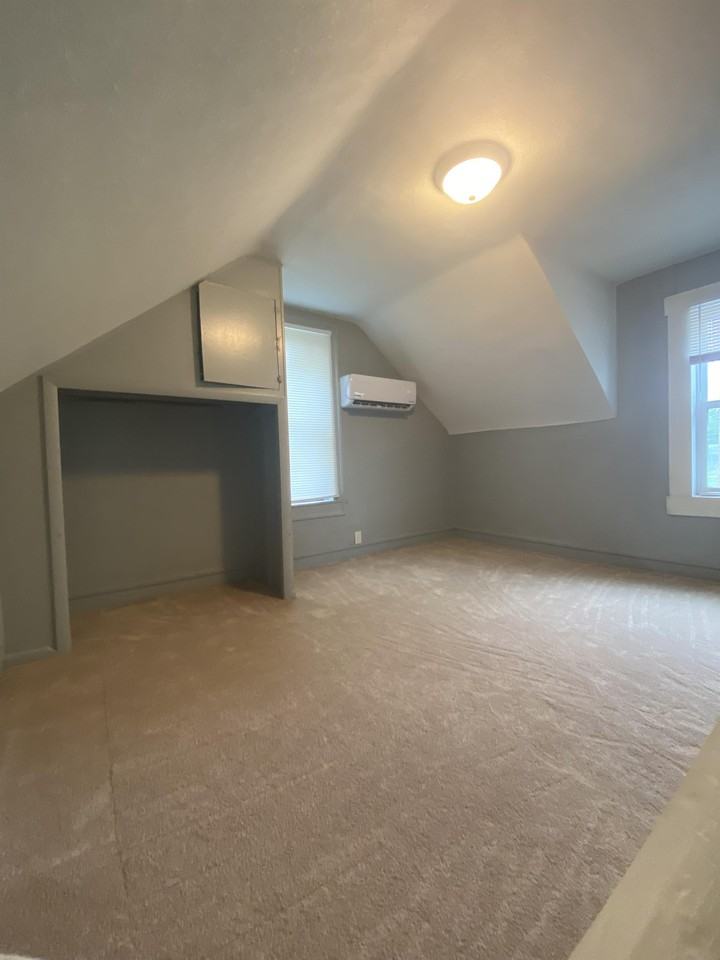 312 South D Street - Photo 3 of 10