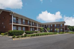 featured image of 4810 Saddlebrook Ln